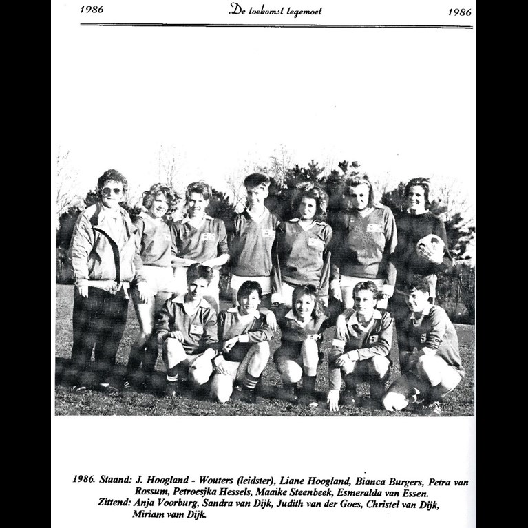 SVA dames- en meisjesvoetbal blz. 75.jpg